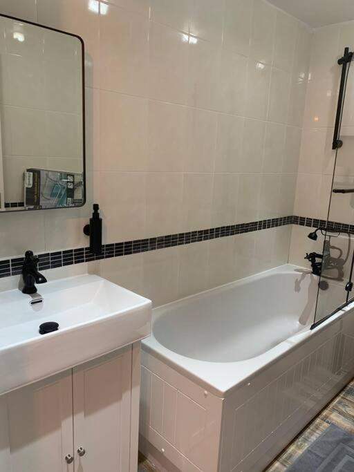 Apartamento Cosy One Bed Flat Free Parking Send Exterior foto